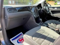VOLKSWAGEN GOLF SV